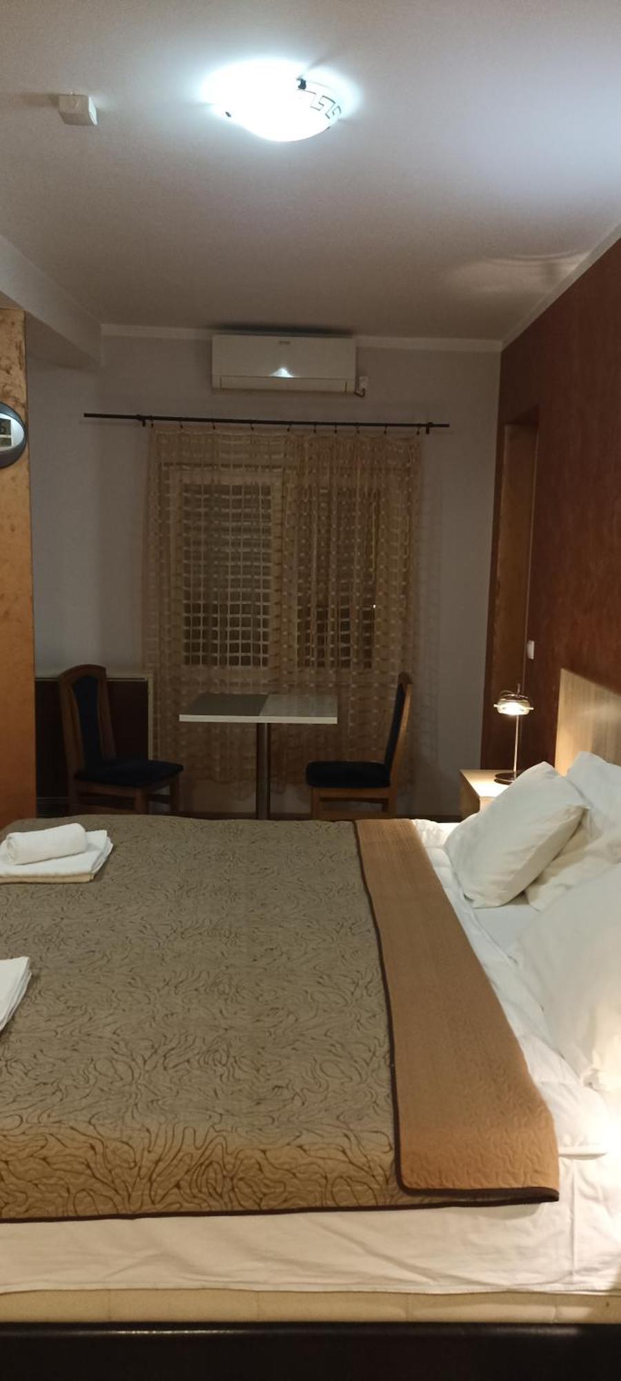 Athos Apartments Nis Bilik gambar